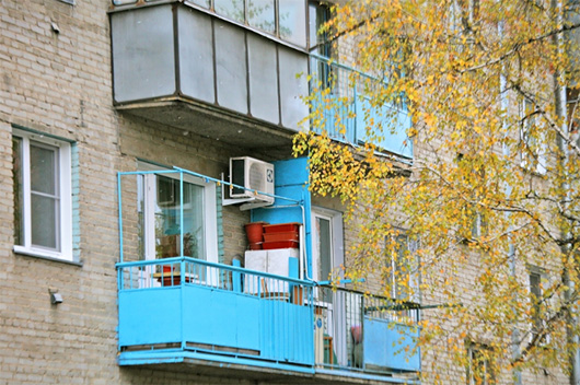 Балконы Бердска: кто во что горазд