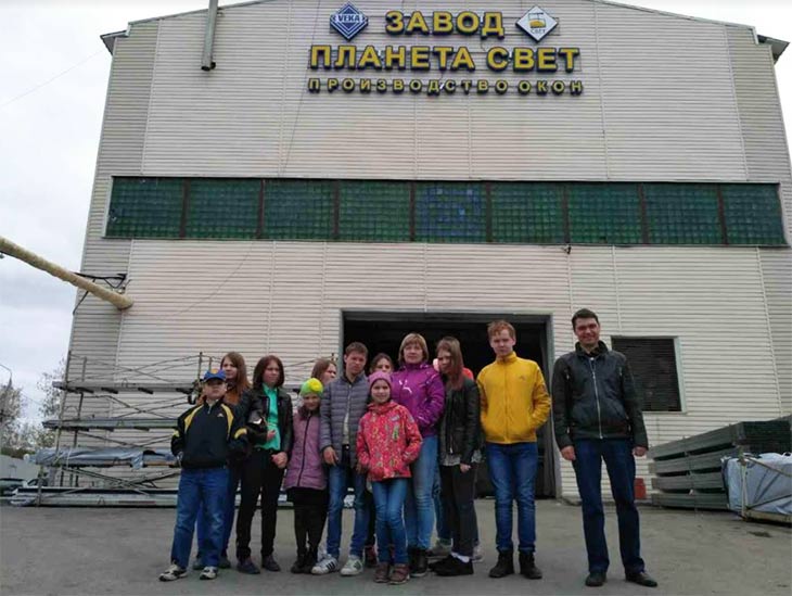 Воспитанники детского дома посетили Завод пластиковых окон «Планета Свет»