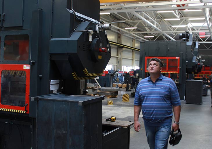 Директора производств и представители обладминистрации посетили завод AXOR