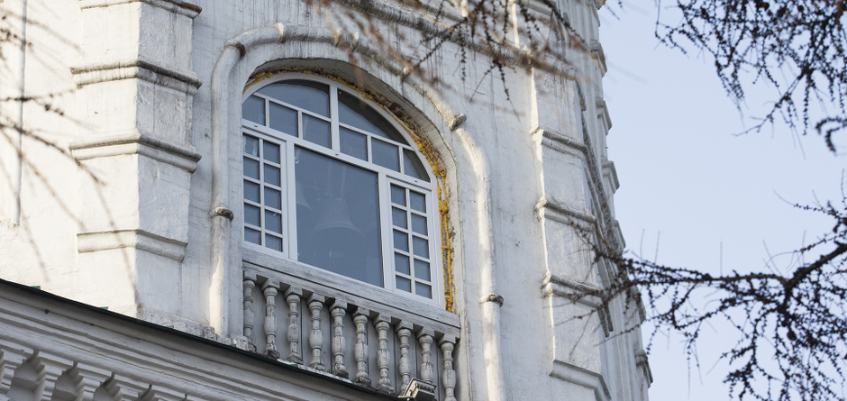 История стеклопакетов на Спасской церкви в Иркутске