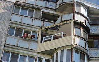 Саратовцы пожаловались на осыпающиеся балконы в Ленинском районе