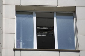 Школа в Кузбассе выплатит ребенку 50 тысяч за упавшее на него окно