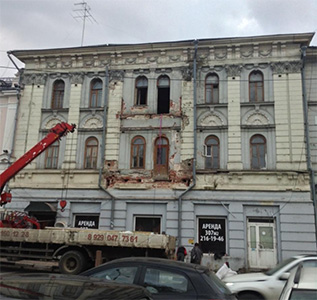 «Бережная» реставрация. Дом-памятник в центре Нижнего Новгорода остался без балконов