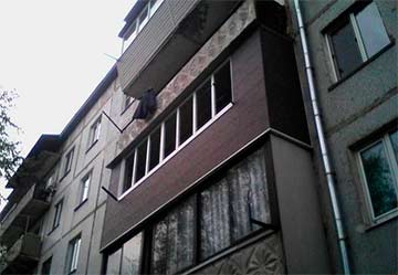 В Ярославле пенсионерка добилась компенсации за навязанный кредит на остекление балкона