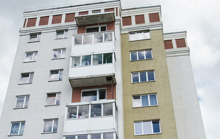 Последствия урагана в Калининграде: унесенные ветром балконы жильцам предлагают восстанавливать за свой счет