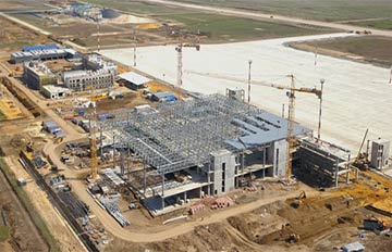 В терминале нового аэропорта Саратова приступили к монтажу витражных конструкций фасадов