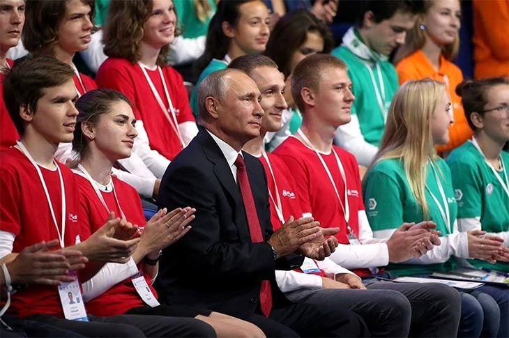 «Плафен»: Учащихся новой школы в Челябинске поздравил Владимир Путин 