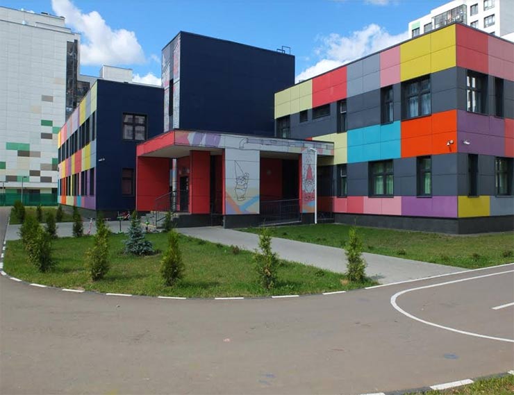 Окнами Deceuninck остеклили детский сад в Московской области 