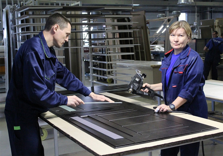 Министру и главе Саратова показали новый завод стальных дверей «Торэкс»