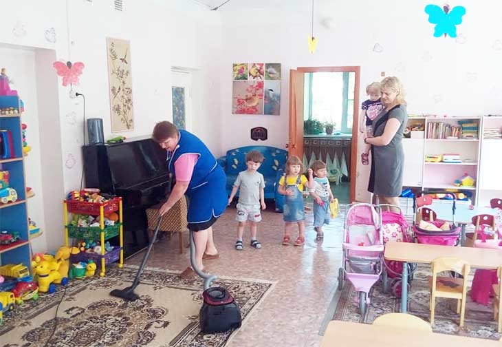 День благотворительного труда в «Декёнинк» для детского реабилитационного центра