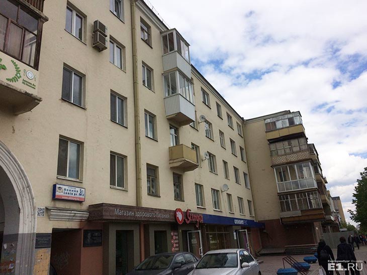 Екатеринбургские УК отказались принуждать людей «расстеклять балконы»