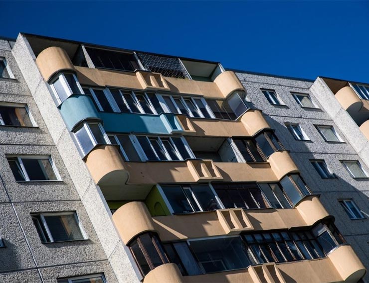 В Таллинне любой из соседей может заставить вас убрать отделку с балкона, и будет прав