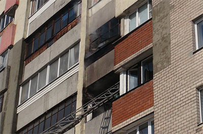 Балконы в огне: многоэтажка пострадала, предположительно, из-за не затушенного окурка