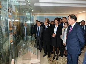 Делегация жамбылцев посетила завод по производству и обработке листового стекла в Кызылординской области
