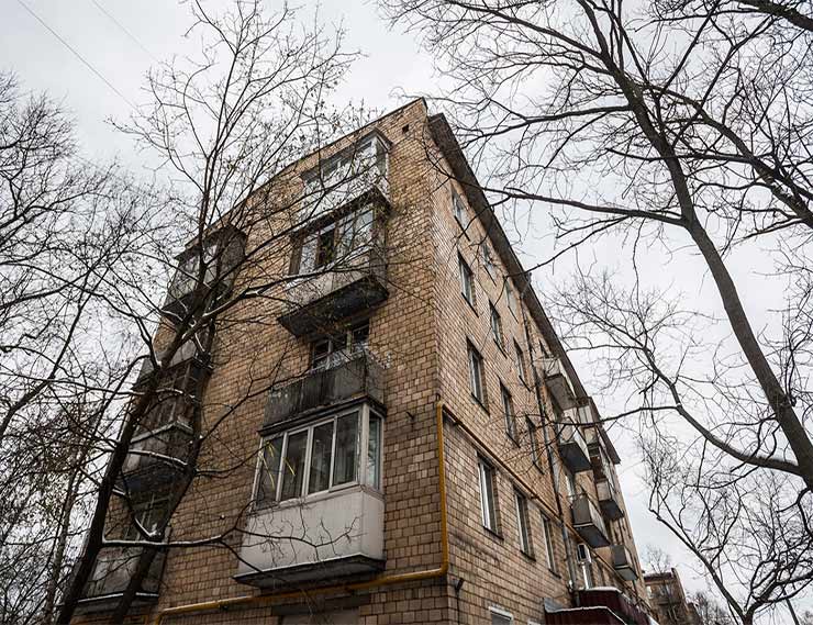 Жители пятиэтажек обратились к Путину с просьбой «защитить» их балконы