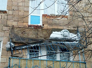 Осколок балкона чуть не убил годовалого малыша под Волгоградом