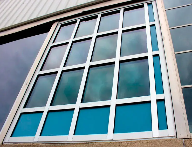 Фотоэлектрические окна установлены на заводе Pilkington в США