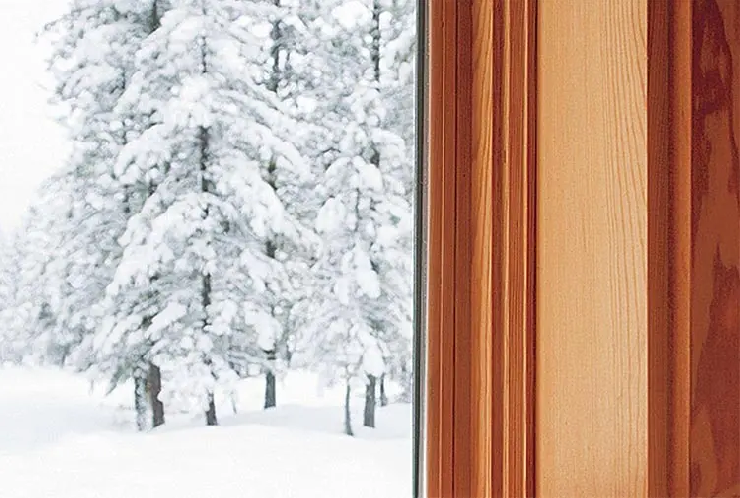 Проблемы деревянных окон на стройплощадке зимой – чем поясняются и как их решать?