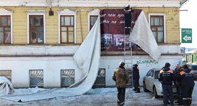 В Магнитогорске с фасадов зданий почти исчезла несанкционированная реклама
