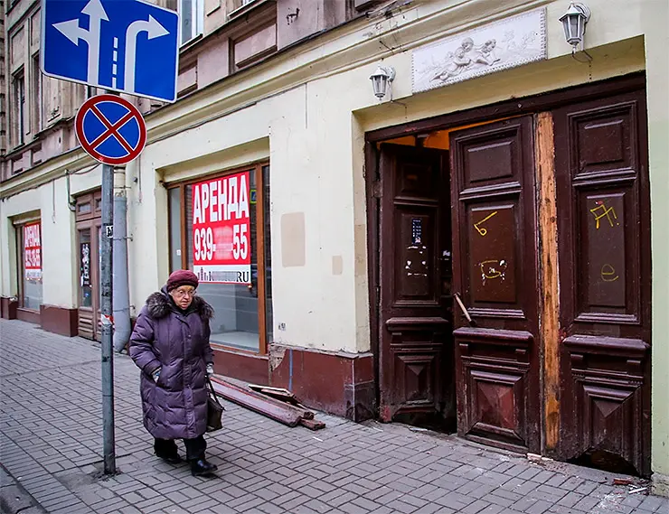 Демонтаж исторической двери дома на Некрасова в Санкт-Петербурге возмутил горожан 