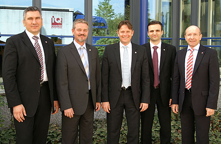 На фотографии (слева направо): Ивика Маурович, Гельмут Фрезе, Юрген Кюсперт, Тино Альберт и Роланд Ян