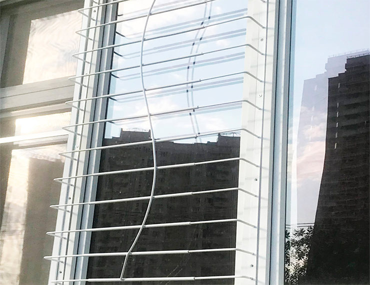 Специальные решетки на окна устанавливают в квартирах многодетных семей 