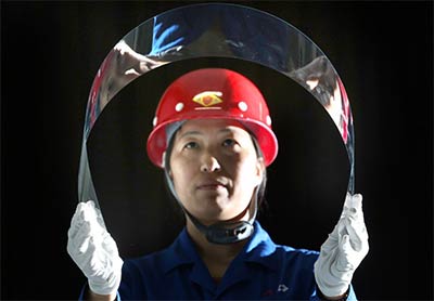 Ученые из Китая создали супертонкое стекло
