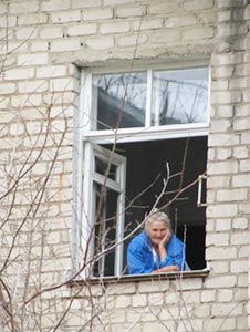 Почти 80 тысяч рублей отдала мошенникам нижегородская пенсионерка за установку пластиковых окон
