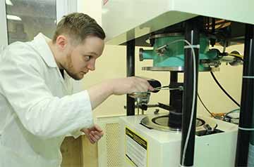 Ученые Томского политехнического университета разрабатывают легкие пуленепробиваемые стекла