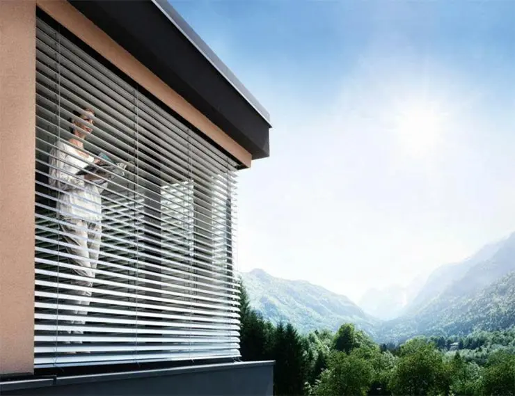 Фасадные жалюзи – лучшая система экранирования для панорамных окон