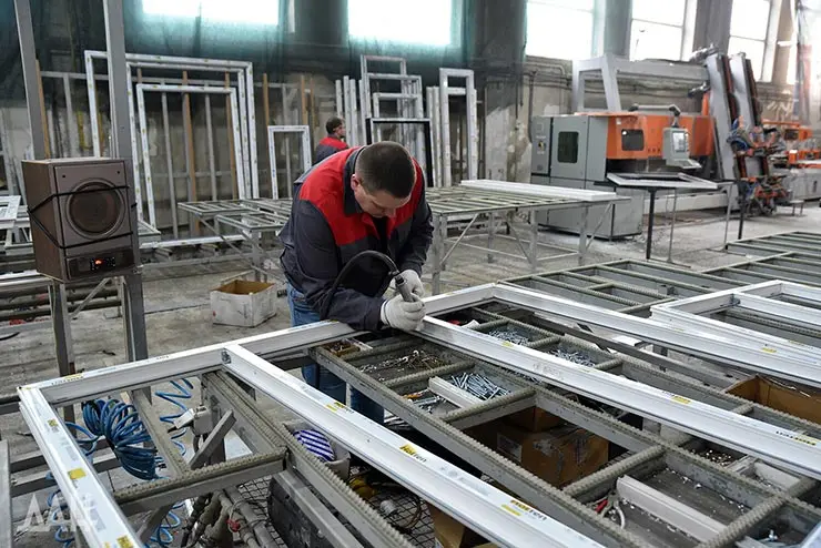 Компании из Чувашии готовы организовать на Донбассе производство окон и дверей