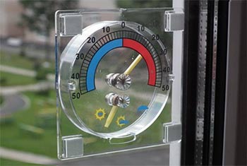 В Красноярске проверили качество и точность уличных термометров
