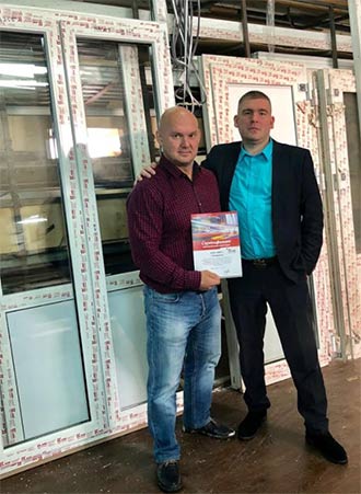 profine RUS вручила сертификат официального партнера компании «Уют»