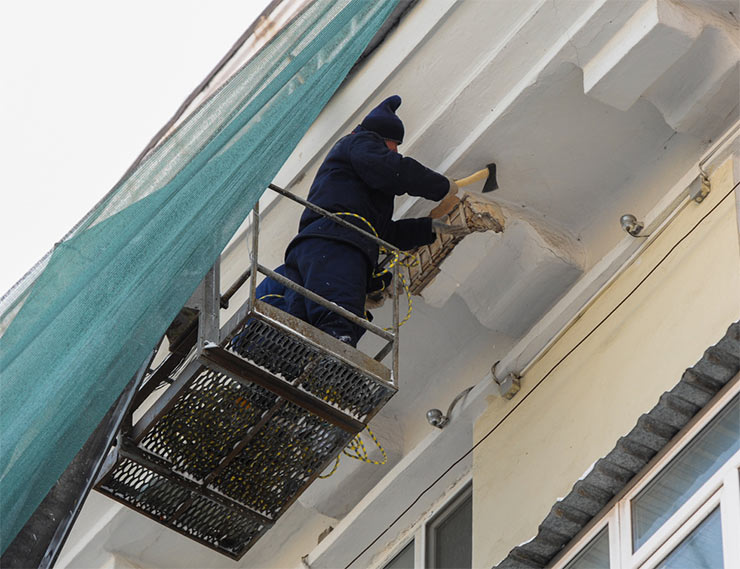 Россиянам посоветовали срезать балконы 