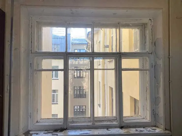 Оконные блоки, которые помнят образ Блока, пытаются спасти неравнодушные в Санкт-Петербурге