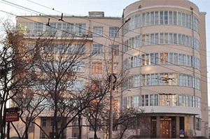 Восстановят витражи и уберут декор: зданию суда в Екатеринбурге вернут исторический вид