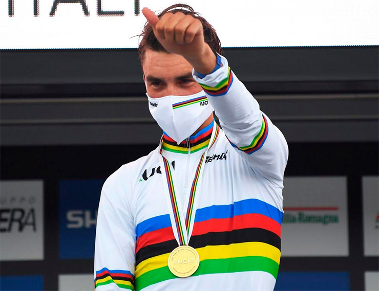 Гонщик команды Deceuninck – Quick-Step одержал главную победу на Чемпионате мира по велоспорту в Имоле