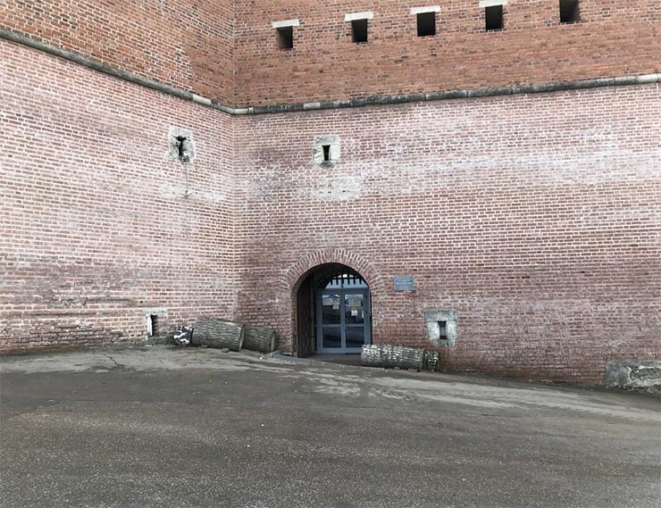 Пластиковые окна и двери Нижегородского кремля заменят на исторические