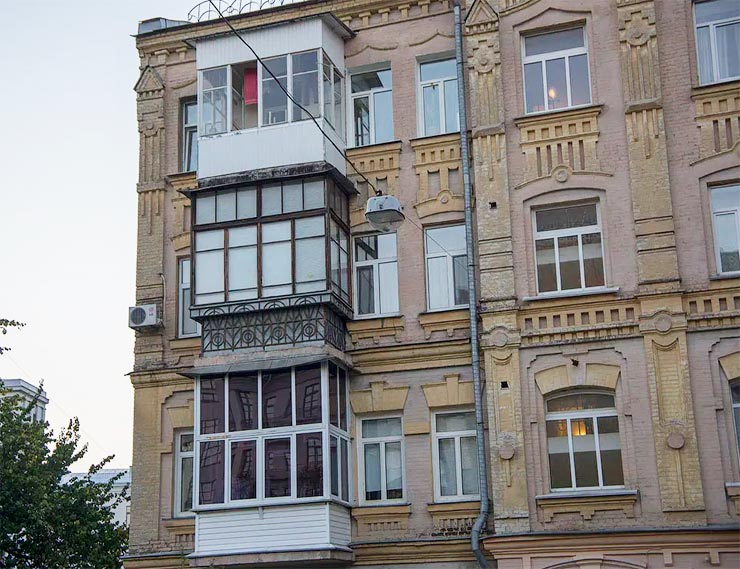 «Балконная амнистия» не спасает от демонтажа остекленных лоджий и балконов