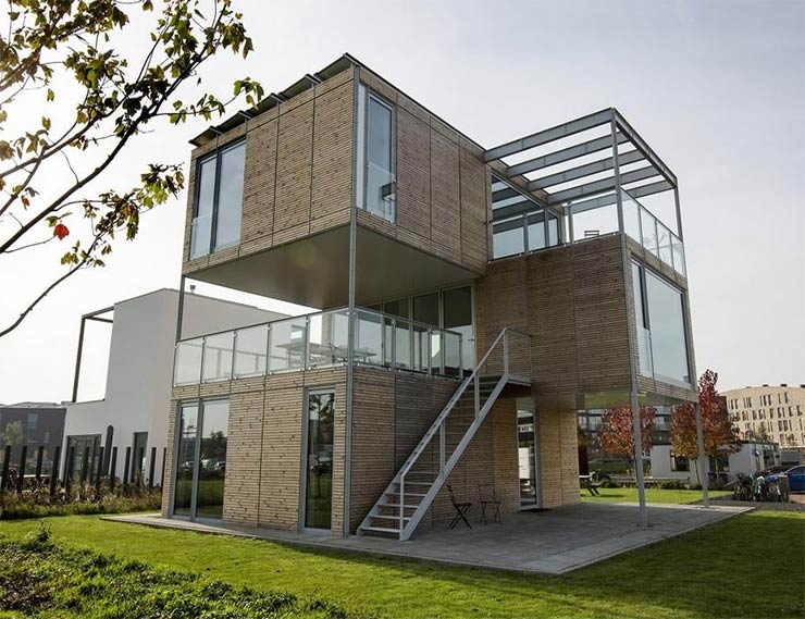 «Безразмерный» дом с алюминиевыми окнами 