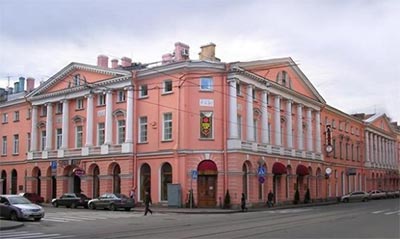 В Санкт-Петербурге собственника дома «с четырьмя колоннадами» оштрафовали из-за утери исторической расстекловки