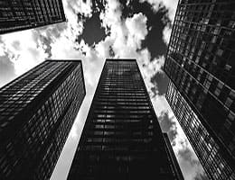 ЕРЗ.РФ: Доля брендов застройщиков, которые прекратили строить, превысила 60% class= ЕРЗ.РФ: Доля брендов застройщиков, которые прекратили строить, превысила 60%