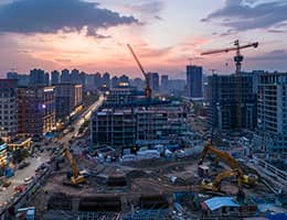 Ключевая ставка 13‐15% может «заморозить» строительство новостроек в России class= Ключевая ставка 13‐15% может «заморозить» строительство новостроек в России