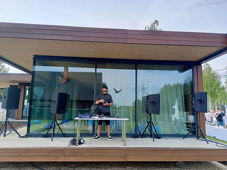 Фото: SIEGENIA. Развлекательная программа на оконном форуме «Старта Сезона». Open Village 2024 Фото: SIEGENIA. Развлекательная программа на оконном форуме «Старта Сезона». Open Village 2024