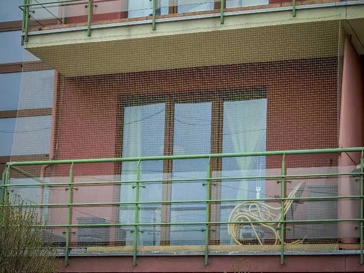 Монтаж балконной сетки для кошки Монтаж балконной сетки для кошки