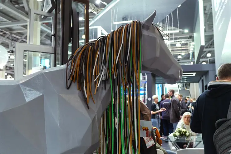 Инсталляция на стенде «Пластика окон» MosBuild 2023 Инсталляция на стенде «Пластика окон» MosBuild 2023