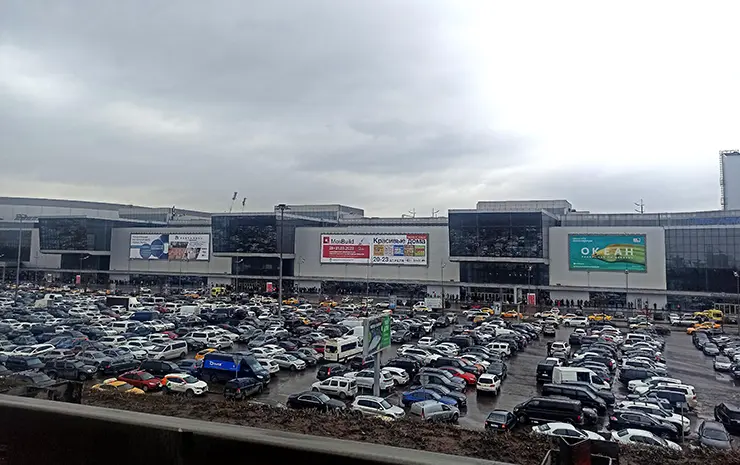 Парковка МВЦ «Крокус Экспо» на выставке Mosbuild 2023 Парковка МВЦ «Крокус Экспо» на выставке Mosbuild 2023