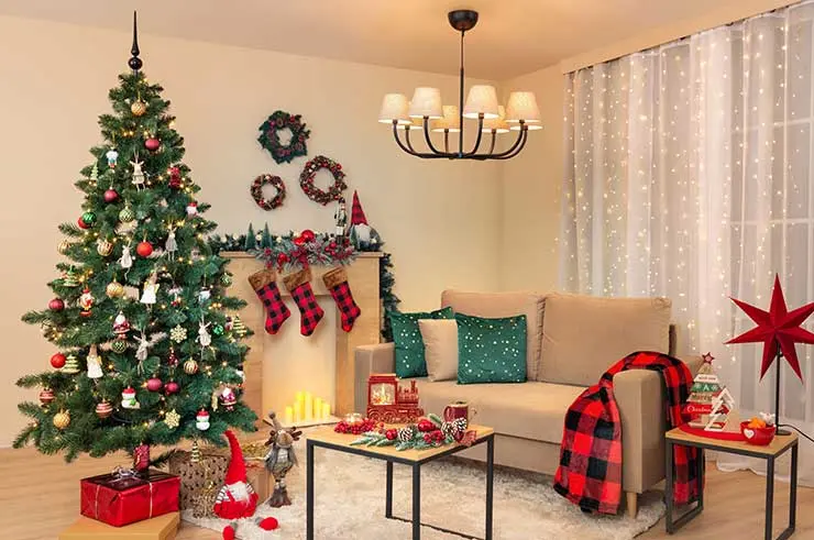 Новогодний декор окна светящимися гирляндами Новогодний декор окна светящимися гирляндами