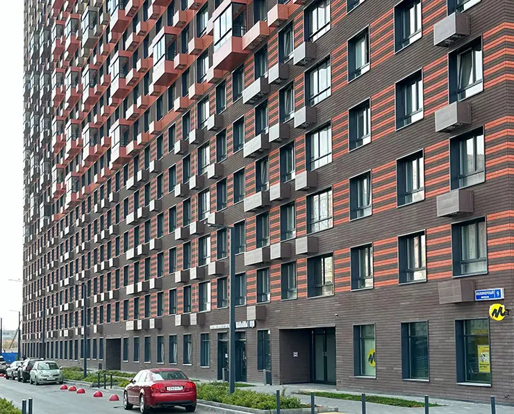 Объект ПГС с цветными окнами Объект ПГС с цветными окнами