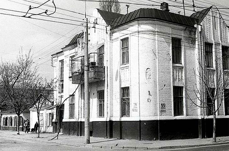 В Краснодаре оштрафуют хозяина квартиры, который самовольно отреставрировал балкон в «доме с розой»